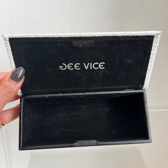 Jee Vice white snake skin texture hard-shell Lined Eyeglass case (CASE ONLY) - Picture 4 of 4